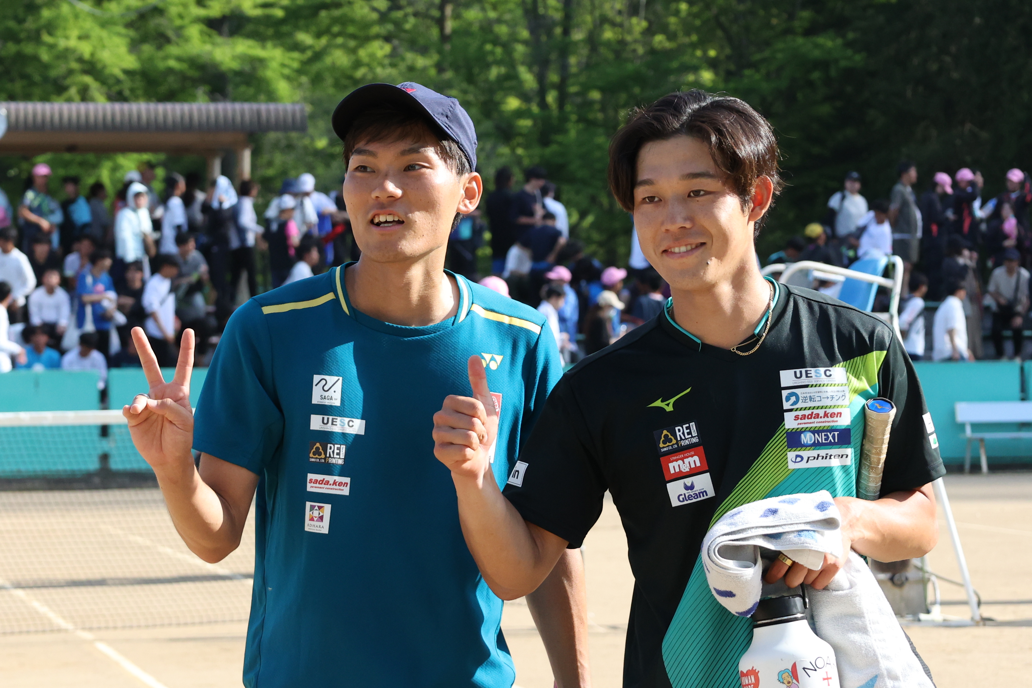 丸山海斗プロ（左）、上岡俊介プロ