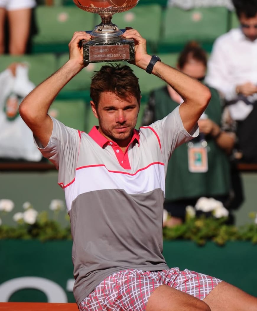 Stan Wawrinka lifting the 2015 Roland-Garros trophy